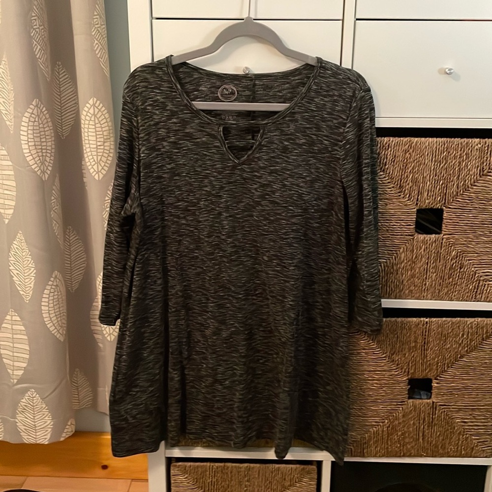 Maurice’s 1X 3/4 sleeve tunic top gray space dyed